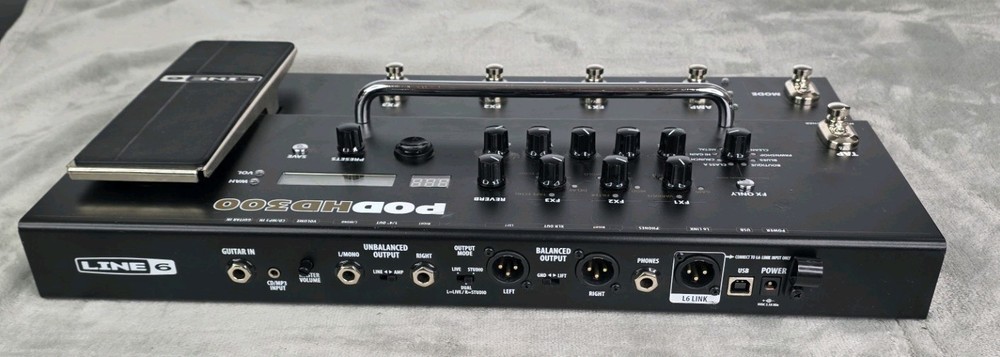 Line 6 POD HD300 Guitar Multi-Effects Processor w/ Expression Pedal Tested