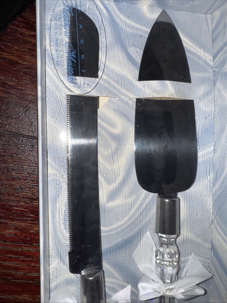 NIB Classic Treasure Master WEDDING Engravable Acrylic Knife and Server Set