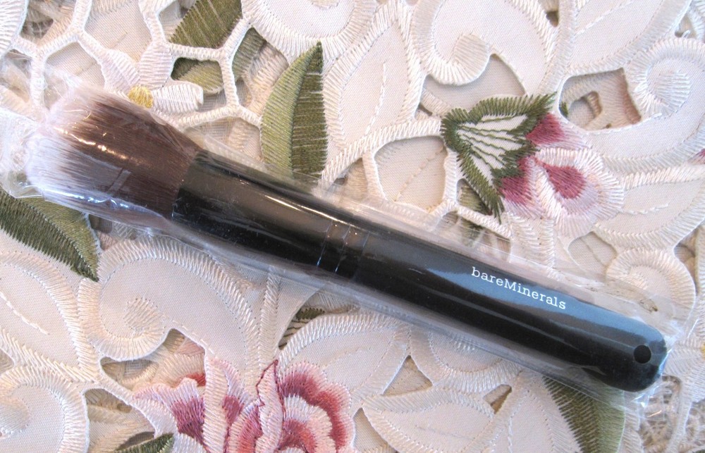 ~BARE ESCENTUALS BareMinerals~SOFT FOCUS FACE BRUSH~ *NEW*
