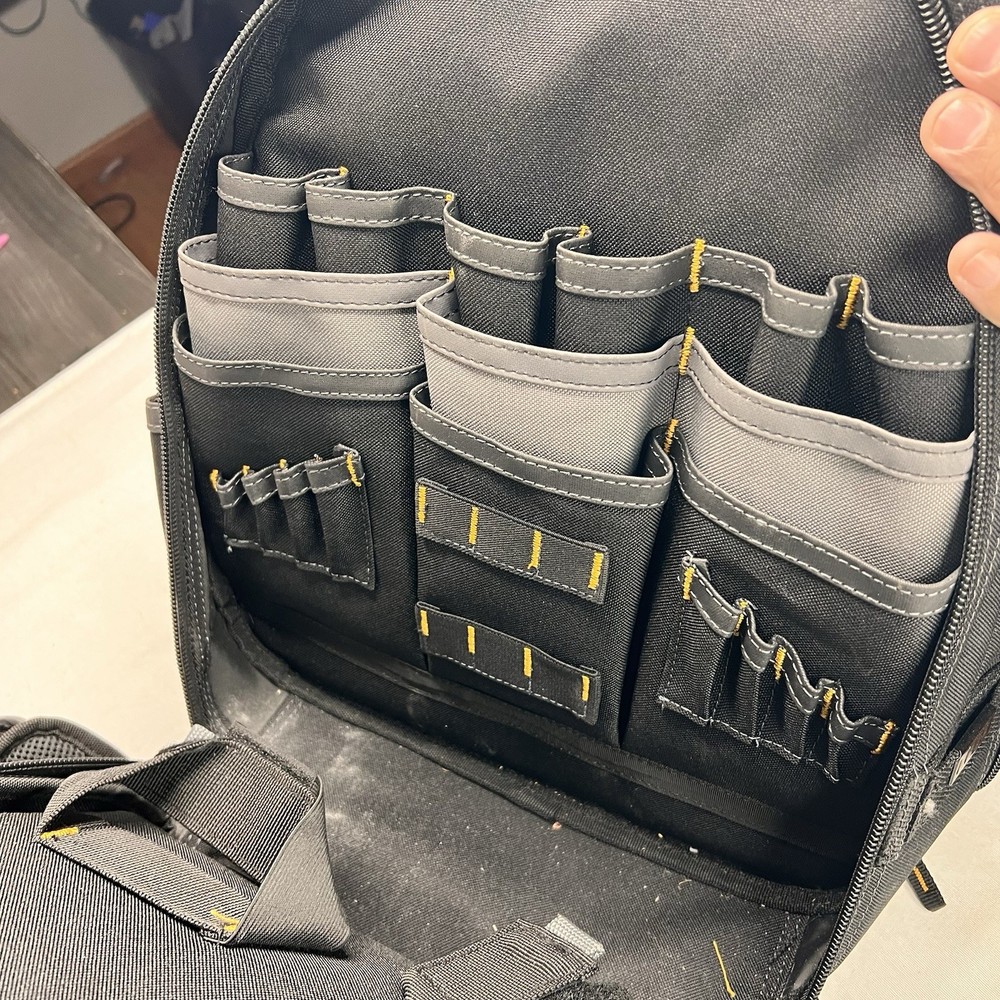 Custom Leather Craft Toolworks 1134 Deluxe Tool Backpack; 44 Pocket - EUC