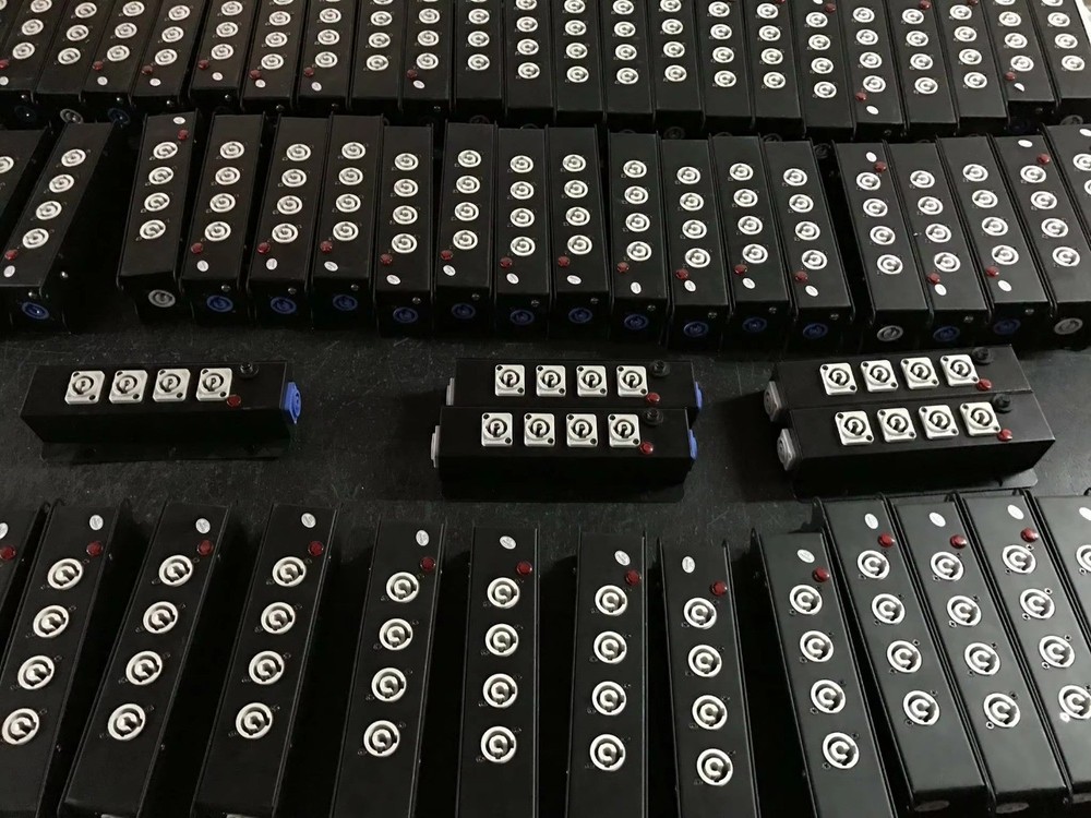 High Quality Plug Power Distributor 9xPowercon Output Power Box for Stage
