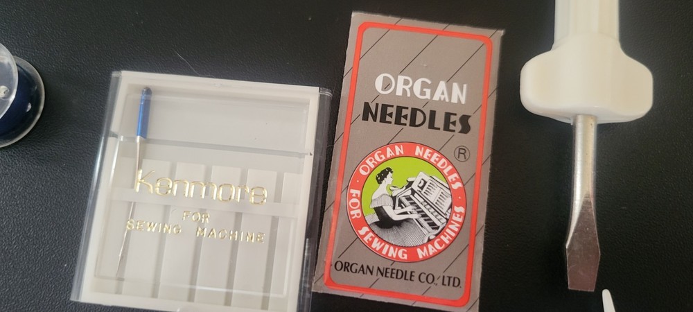 Vintage Kenmore Sewing Machine Model 38516520000 *READ DESCRIPTION FOR CONDITION