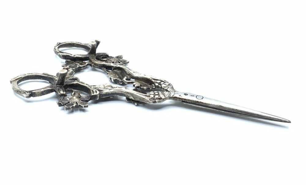 ANTIQUE DUTCH NETHERLANDS 835 STERLING SILVER GRAPE LEAF FOOTED SCISSORS ~ 63.9g