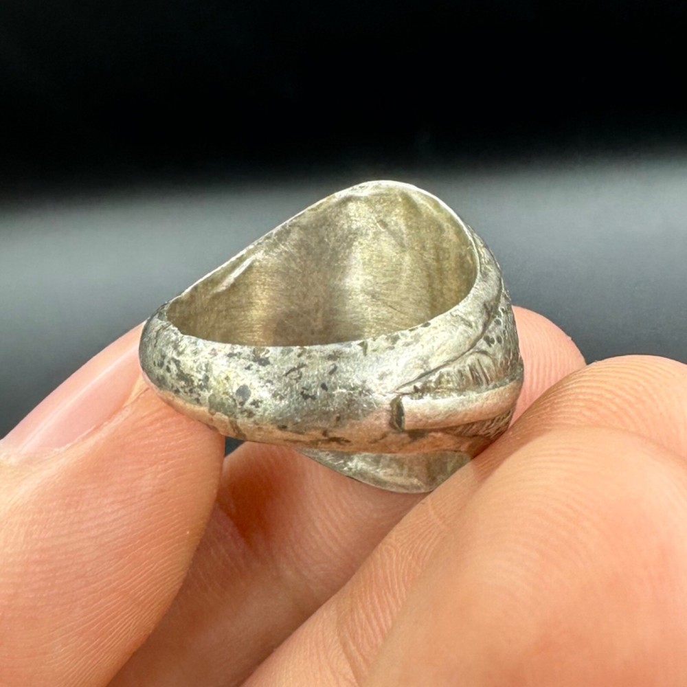 Wonderful unique ancient Roman solid silver gem stone ring