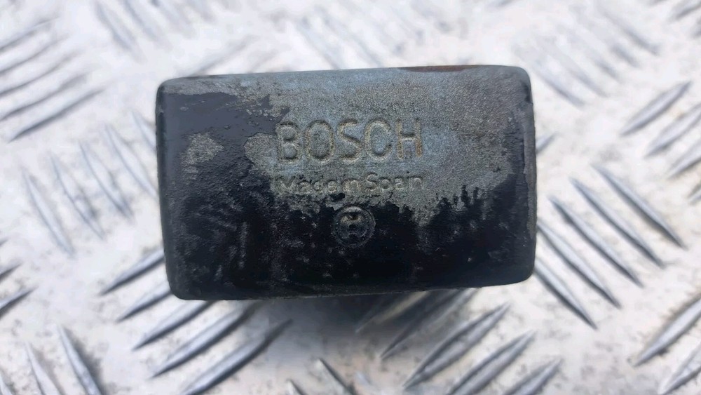 BMW R65 1980 ALTERNATOR VOLTAGE REGULATOR. BOSCH