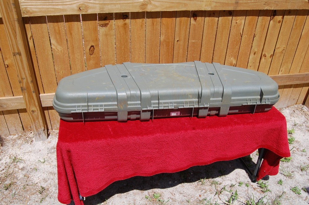Plano Protector Series PillarLock Camo Compact Bow & Arrow Case model # 1111