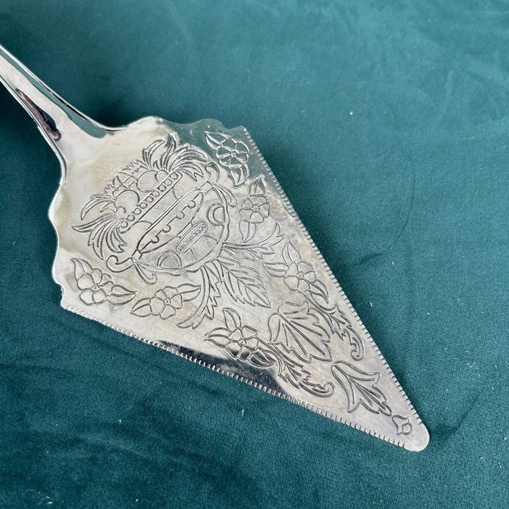 Vintage Silver Plate over Zinc Alloy Cake Pie Server