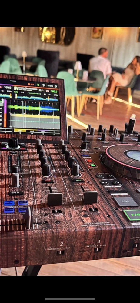 Denon Prime 4+ Controller + Decksaver Mint condition + internal SSD