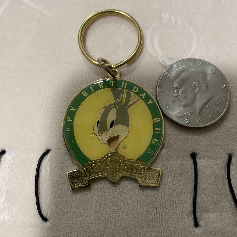 HAPPY BIRTHDAY BUGS BUNNY KEYCHAIN 3" IN SIZE 1990