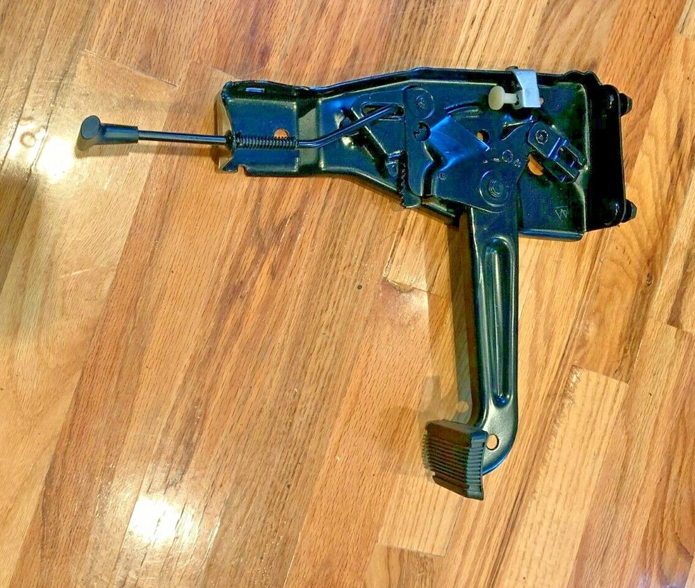 1968 CHEVELLE PARKING BRAKE ASSEMBLY TESTED & WORKS!