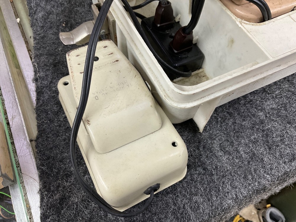 Vintage WHITE Sewing Machine Model 764 with Pedal