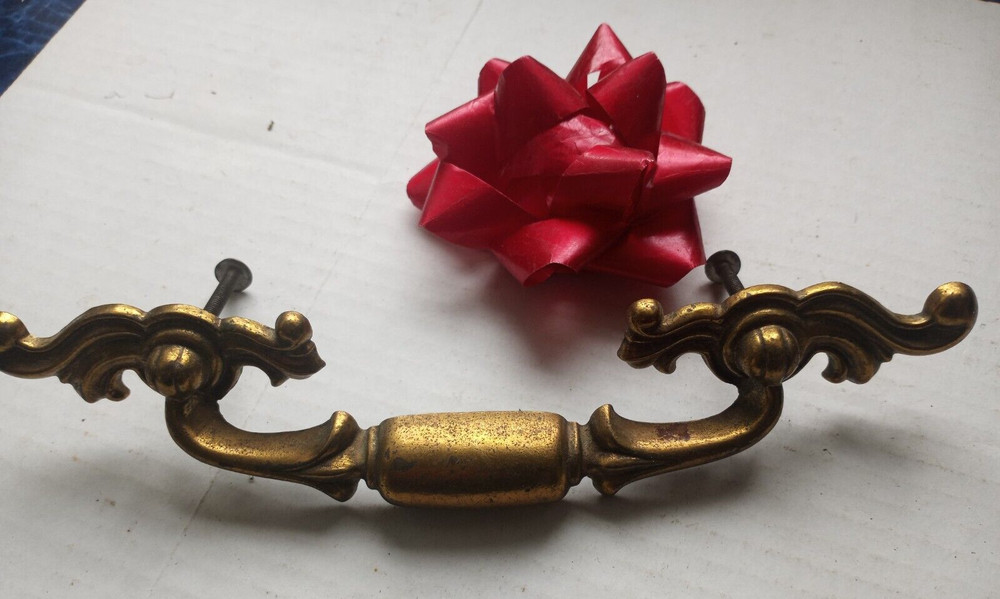 1 CABINET or drawer  Hardware  BRASS handle