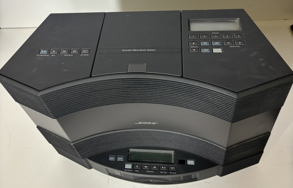 BOSE ACOUSTIC WAVE MUSIC SYSTEM (P15027536)