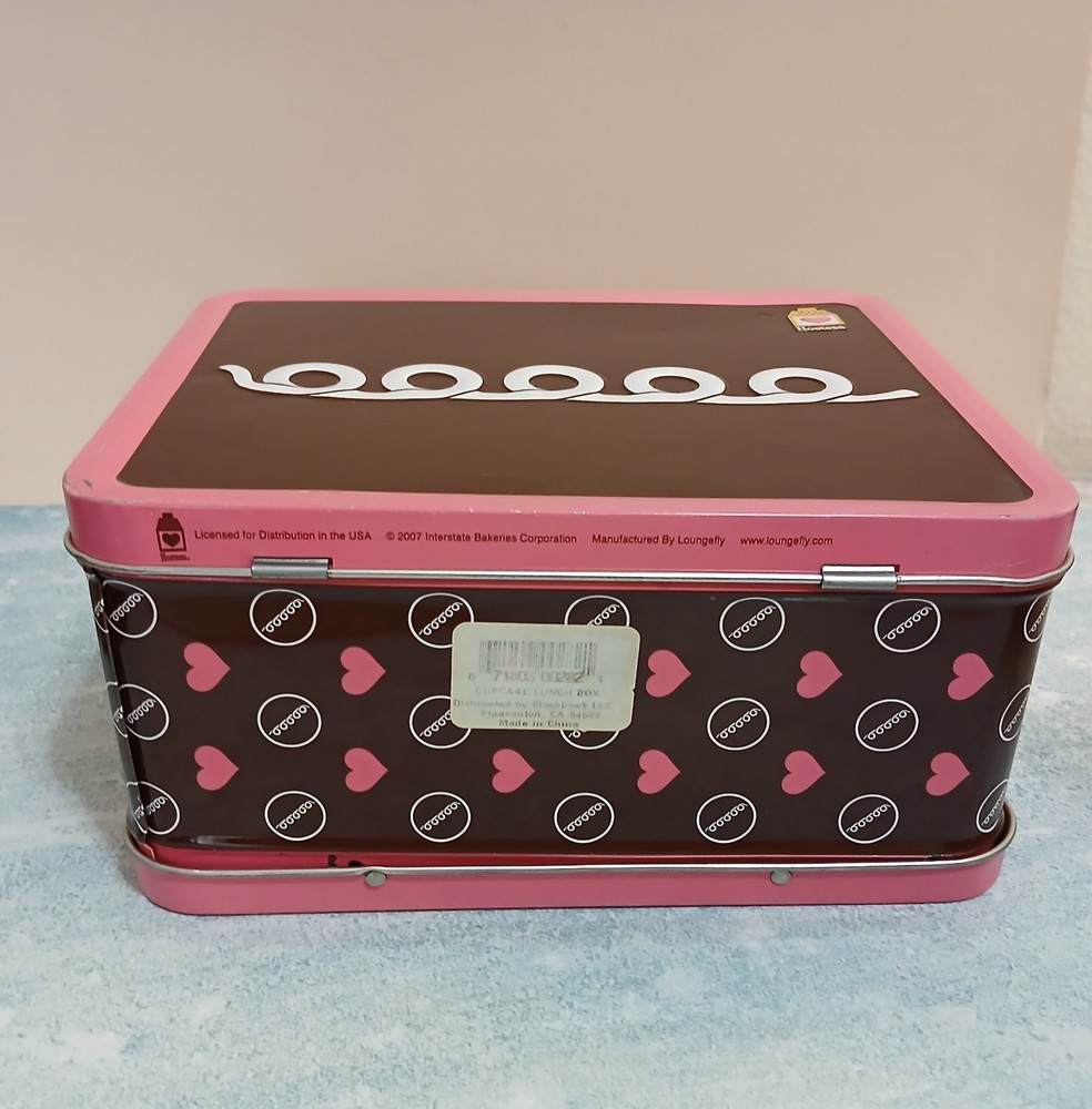 2007 Metal Hostess Cupcake Lunchbox from Loungefly-READ