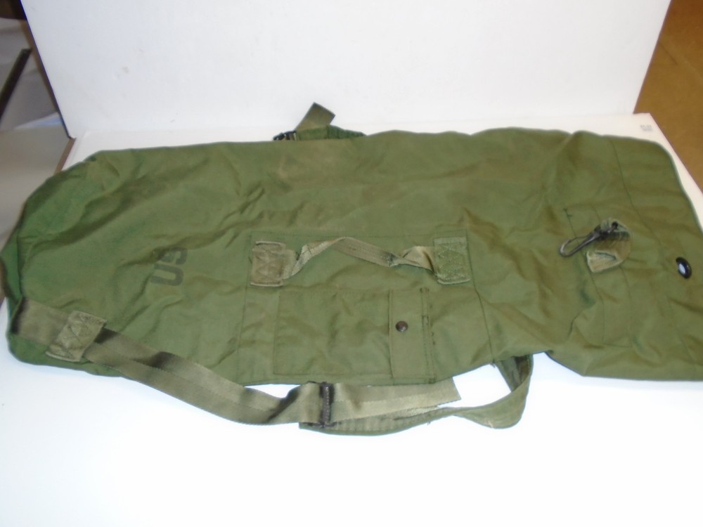 US ARMY NYLON DUFFLE BAG - VERY CLEAN
