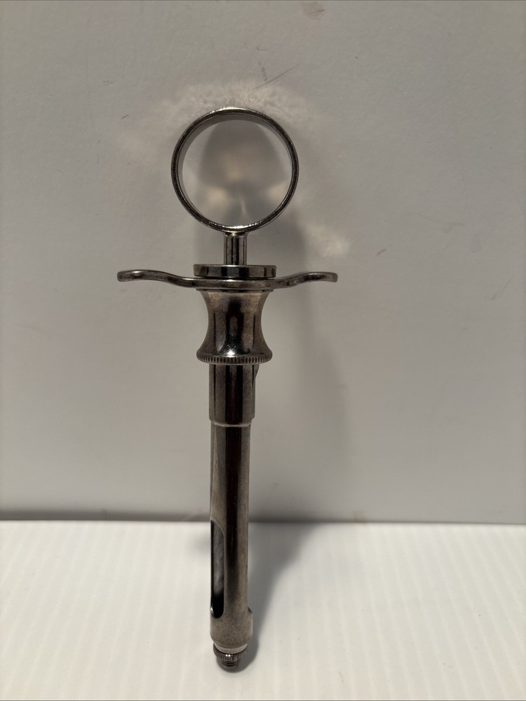 Unbranded aspirating syringe
