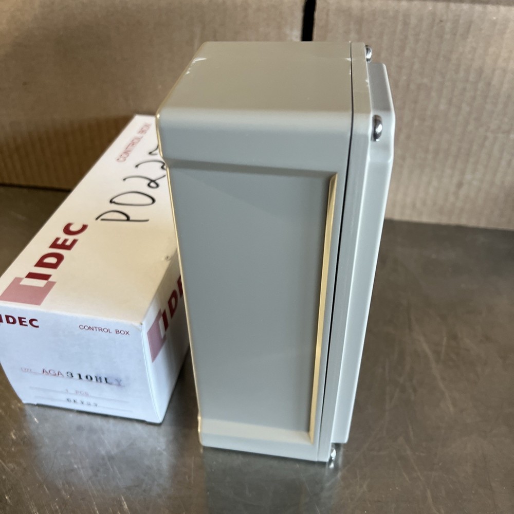 IDEC AGA310HLY Nos Surplus