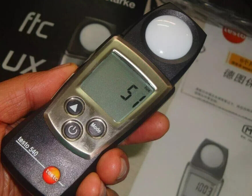Testo 540 Pocket Light Meter Digital Display Light Meter with Case