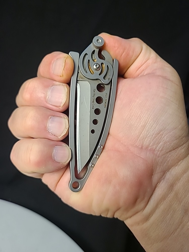 Von Hoy crkt knife Opens from side outward both ways
