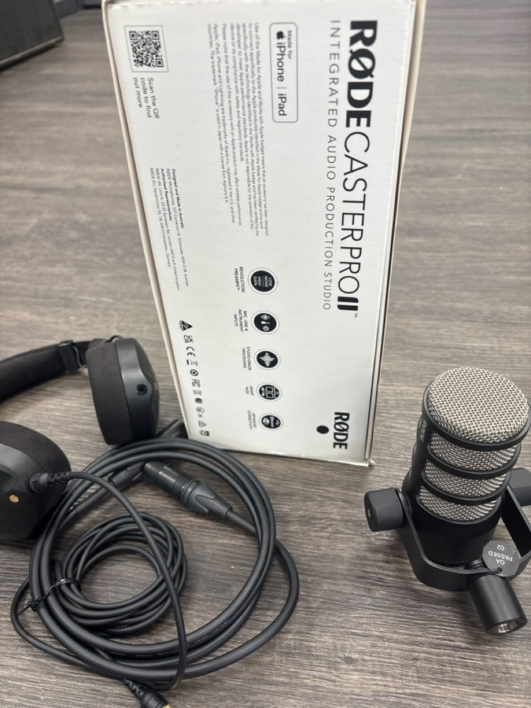 RODECASTER PRO II (B06010318)