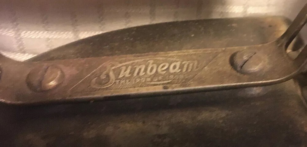 ANTIQUE PORTABLE SUNBEAM ELECTRIC IRON.