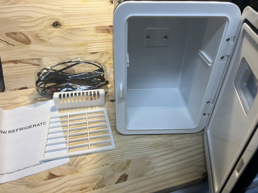 CutieWorld Retro Style Makeup Refrigerator 4L