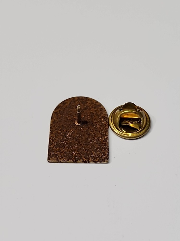 Delta's Oasis Lapel Pin Take Five At LAX