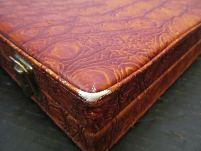 Unique Textured Case Backgammon Game, Complete, Very Good Condition