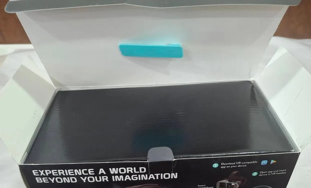 Utopia 360 Virtual Reality 3D Headset + Bluetooth Controller New In Box