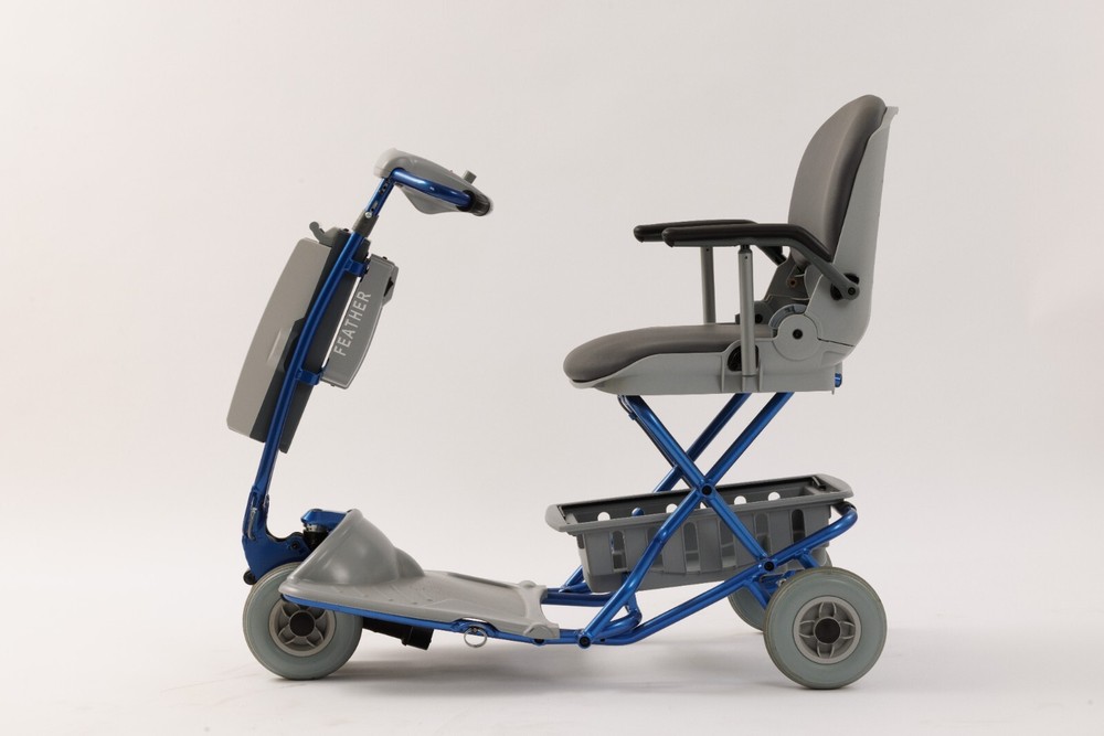 Tzora Feather Light Scooter with Red or Blue- NEW