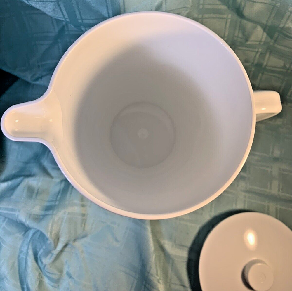 Vintage WHITE Diamond Cut Hobnail Pattern 2.5 Quart Plastic Pitcher & Lid