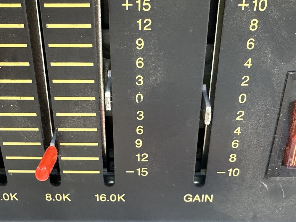 Biamp-10 band Equalizer Model EQ110