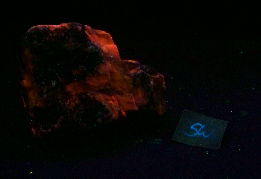 Fluorescent AZ Calcite SW UV Specimen