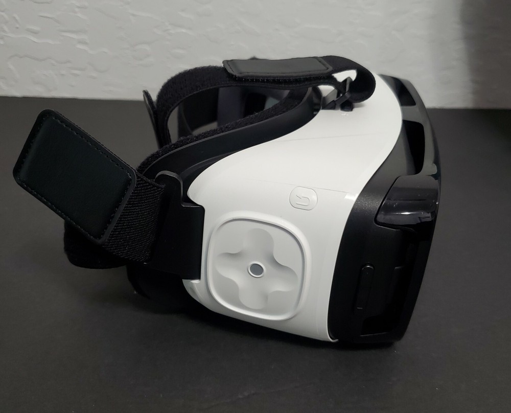 Samsung Gear VR Viewing Goggle - US Version for Galaxy Note5/S6 edge+/S6/S6 edge