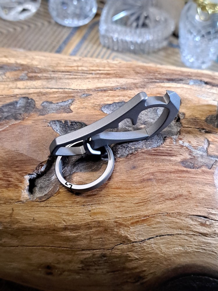 EDC TITANIUM MULTI-TOOL CARABINER KEYCHAIN