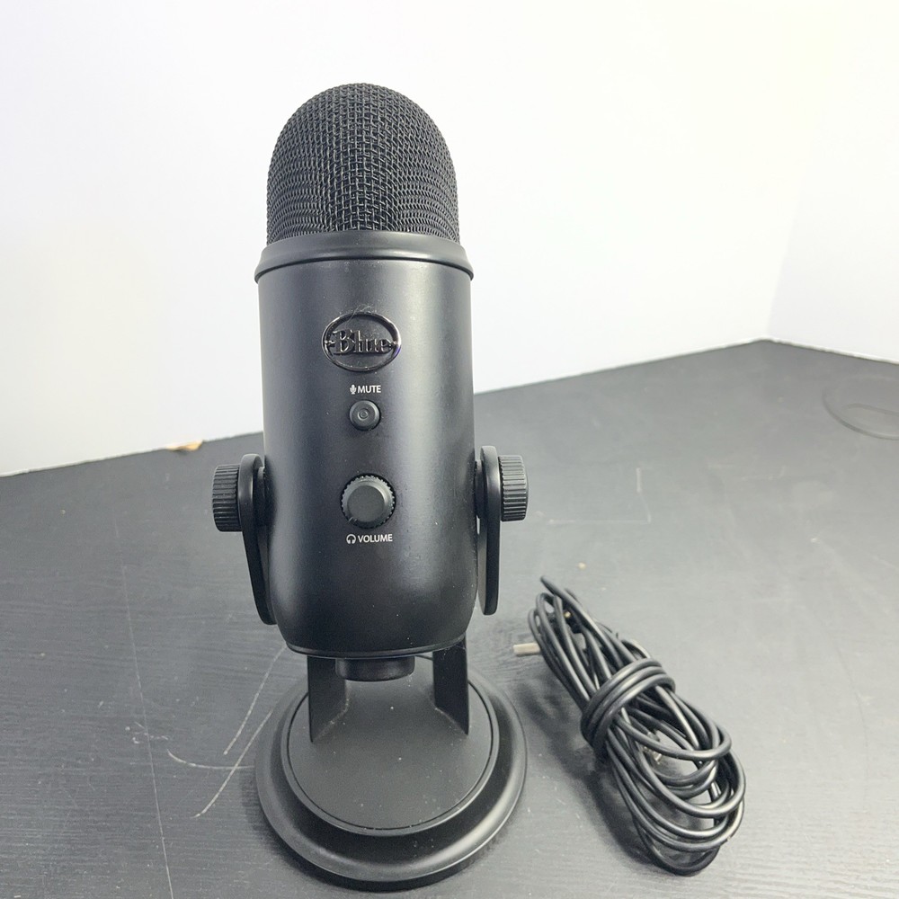 Blue Yeti Professional Multi-Pattern Black USB Condenser Microphone. E #1160