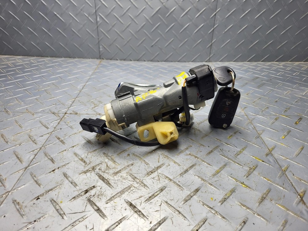 2012-2013 Kia Soul Ignition Switch with Key; Conventional Ignition