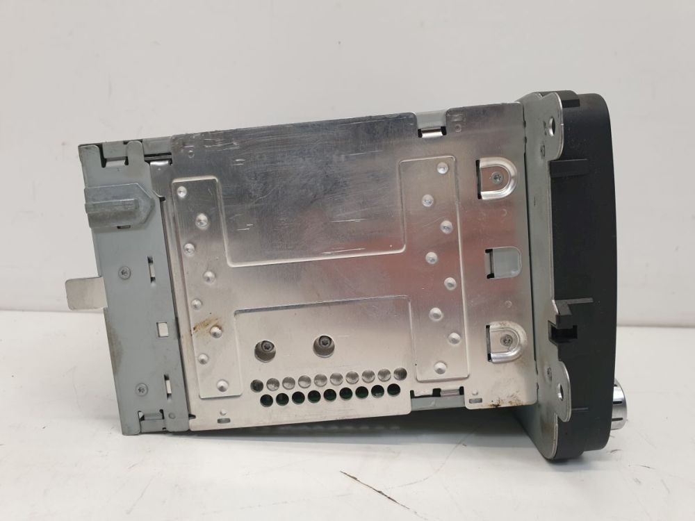 Radio/Navigation System - Combination This Radio Required An Code,