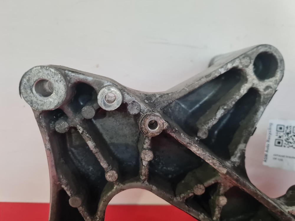 2012 YAMAHA YP 125 EXHAUST BRACKET
