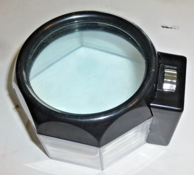 Illuminated Desktop Magnifier 5X Magnification Reading Crafts Hobbies no light