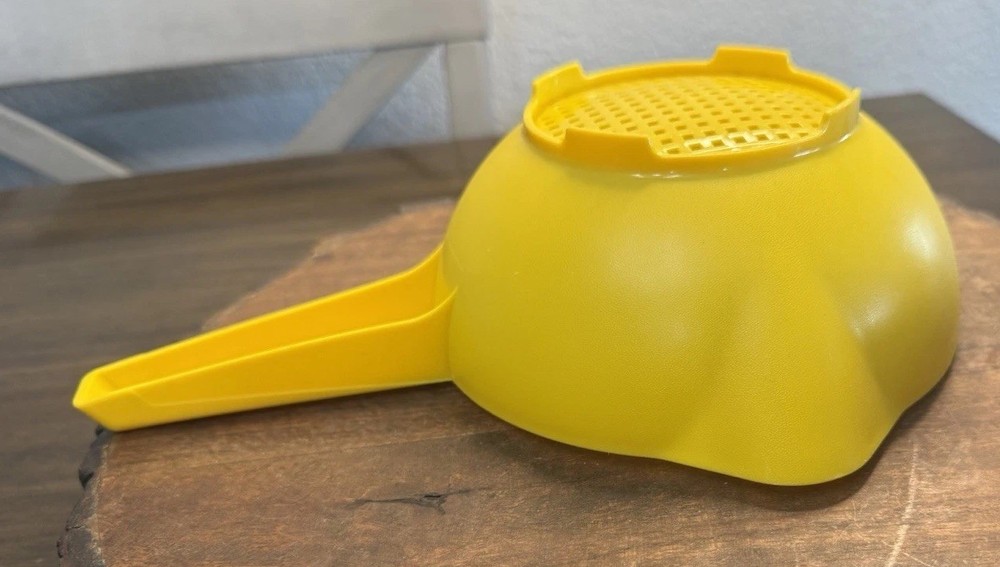 Vintage Tupperware Yellow 1 Quart Strainer Colander double spout