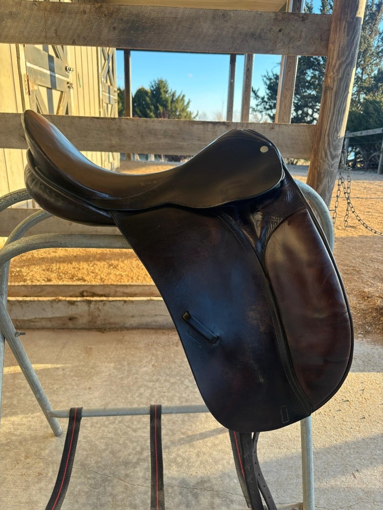County COMPETITOR Dressage  Saddle 17"