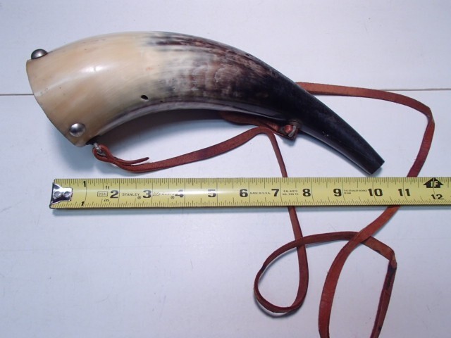 UNIQUE VINTAGE POWDER HORN ~~ 10" LONG