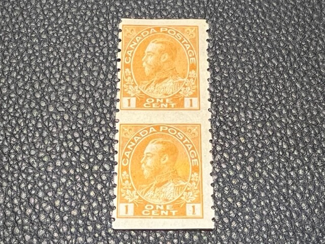 Canada 126 pair (Imperf between) MNG
