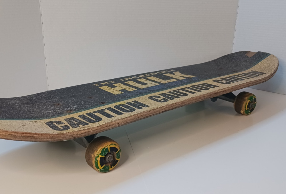 Vintage 2002 Marvel The Incredible Hulk Caution Skateboard Complete