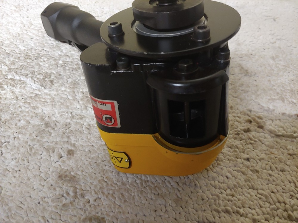 Used Universal Tool Heavy Duty Grinder UT-8761