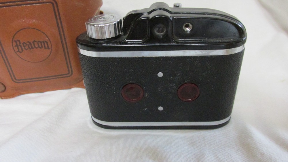 VINTAGE 1950s BEACON II CAMERA WITH PARTIAL CASE