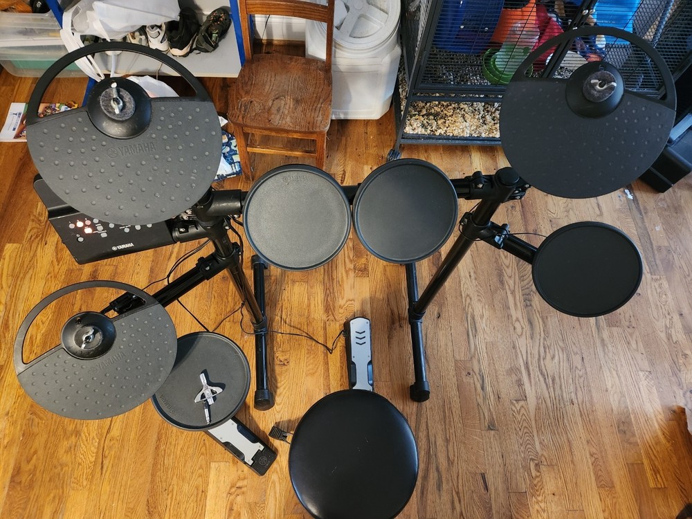 Yamaha Electric Drum Set