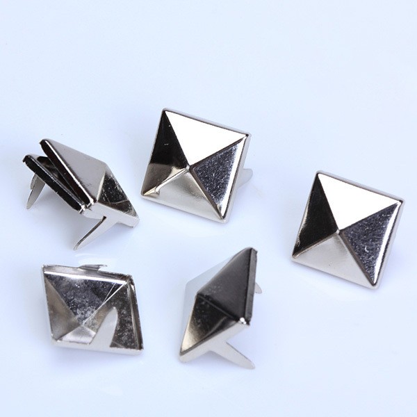 Pack of 100 Two Prongs Pyramid Studs 12mm Silver