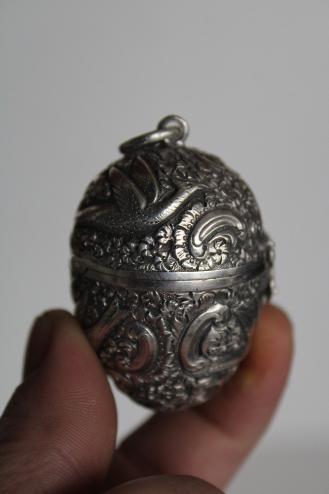 Antique 19th Century Sterling Silver Phoenix Egg Etui Thimble Case & Thimble